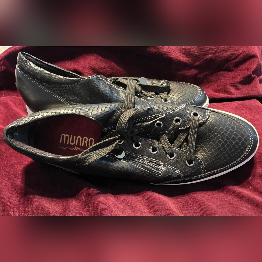 Munro Black Textured Women's Sneakers